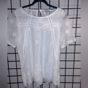 Jodifl white top with keyhole closure back and eyelash fringe. Size large